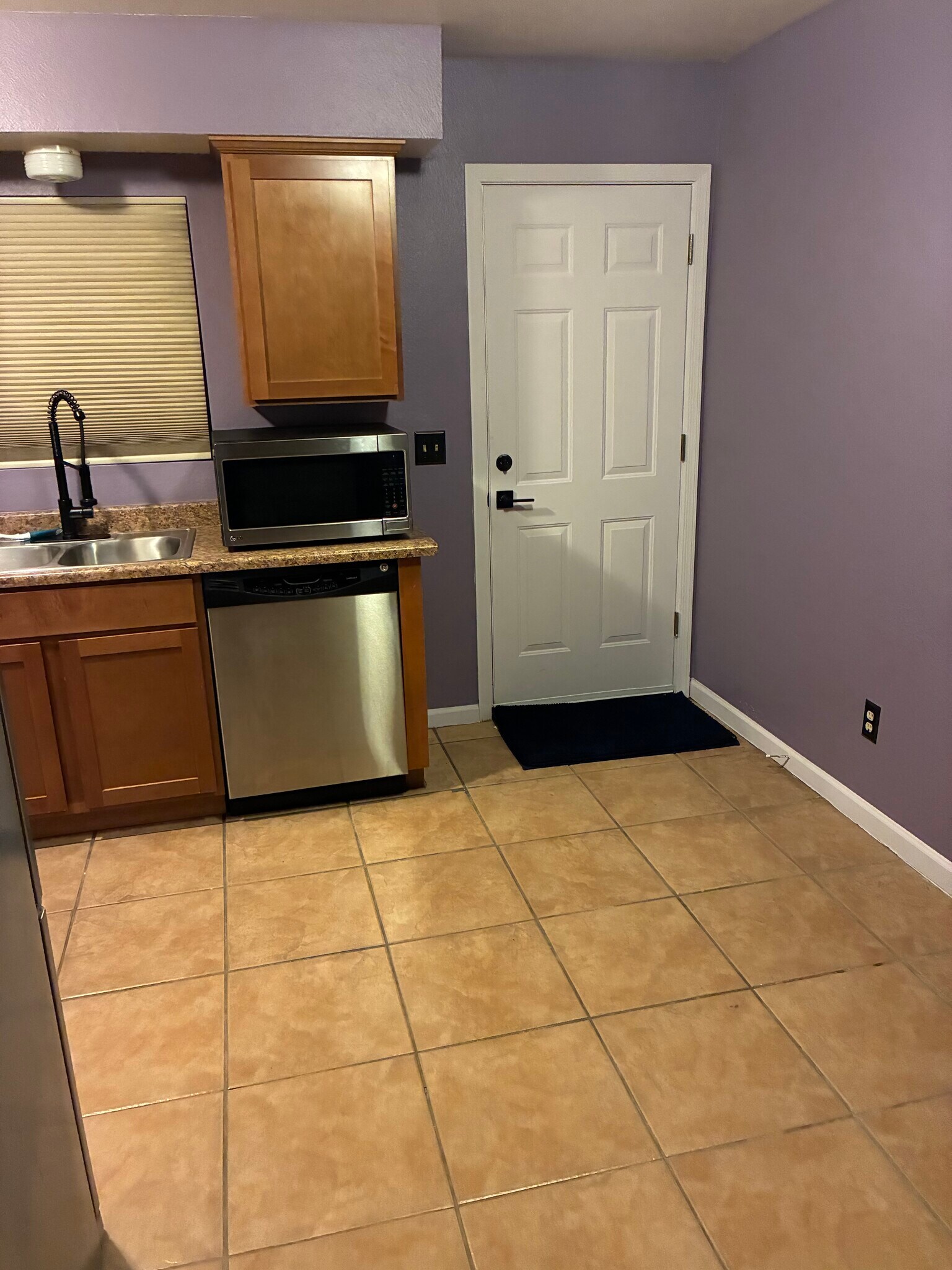 Building Photo - 1308 W 3rd St