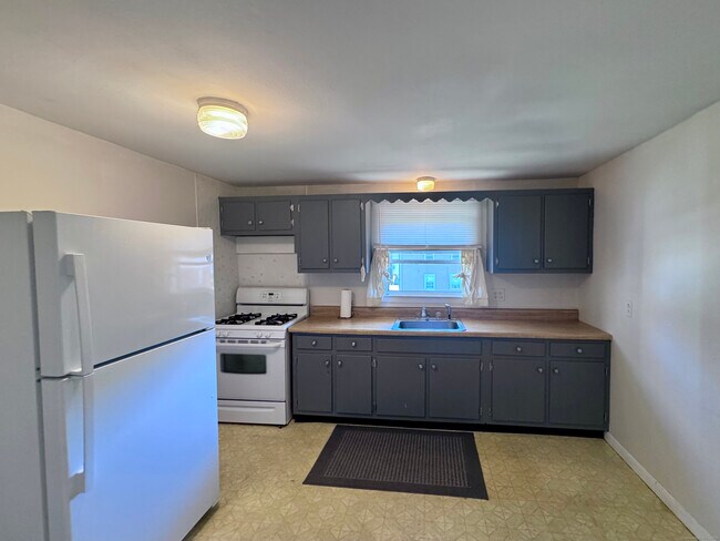 Building Photo - 40 Mettler St