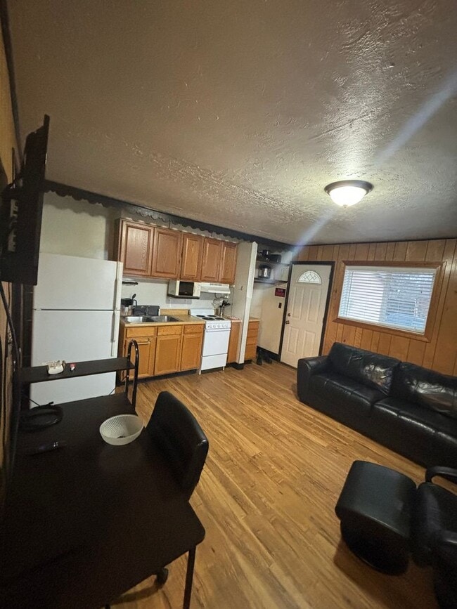 Building Photo - All utilities included 1 bedroom furnished unit / Located in North Pole AK / No pets