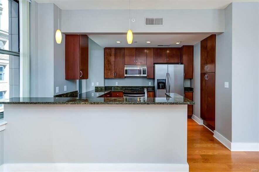 Building Photo - 314 N Broadway