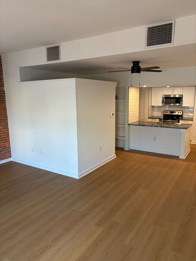 Building Photo - Welcome to Urban Elegance in the Heart of Historic Old City, Philadelphia