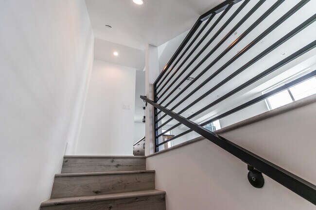 Building Photo - 4293 Tujunga Ave