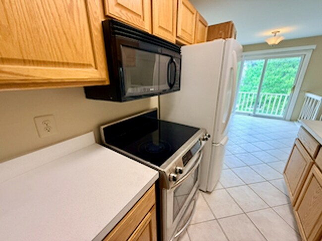 Building Photo - 2802 Stoney Ridge Dr
