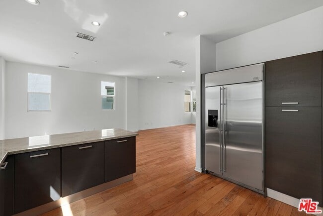 Building Photo - 6531 S Seabluff Dr