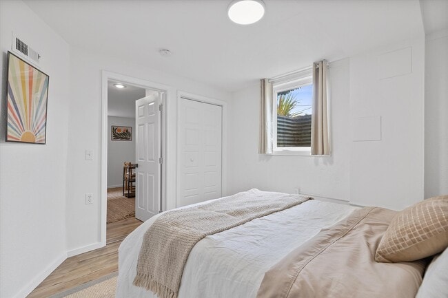 Building Photo - 7227 SE Hawthorne Blvd