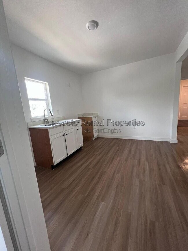 Building Photo - 224 W Pyron Ave