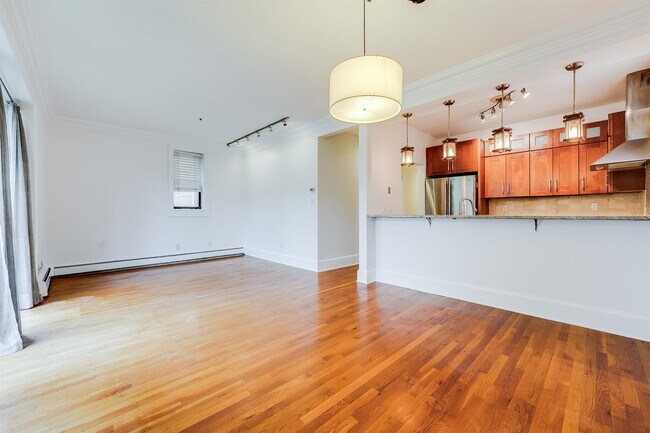 Building Photo - 1115 Willow Ave