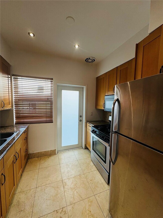 Building Photo - 1905 Calais Dr