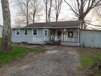 Building Photo - Two Bedroom in Crestview Local Schools