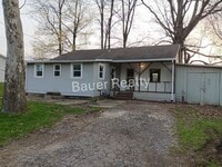 Building Photo - Two Bedroom in Crestview Local Schools