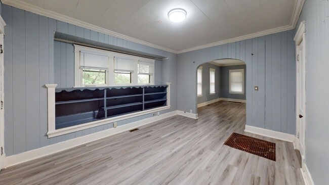 Building Photo - 244 Elmwood Dr