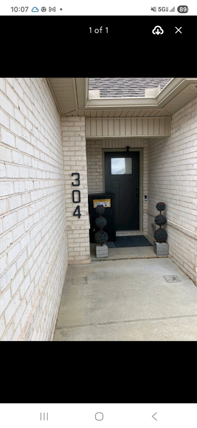 Building Photo - 304 Creek Ridge Dr
