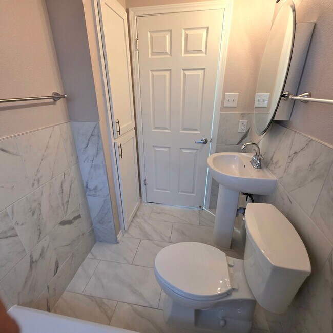 Building Photo - Charming remodeled 3-bedroom home for lease!