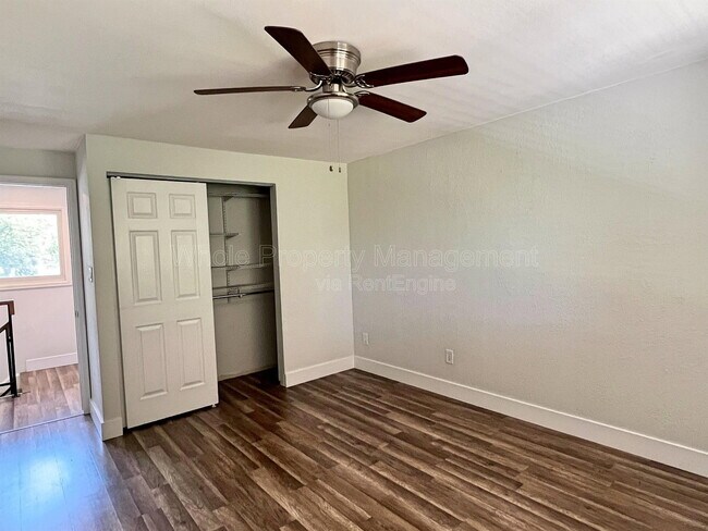 Building Photo - 3032 S Macon Cir