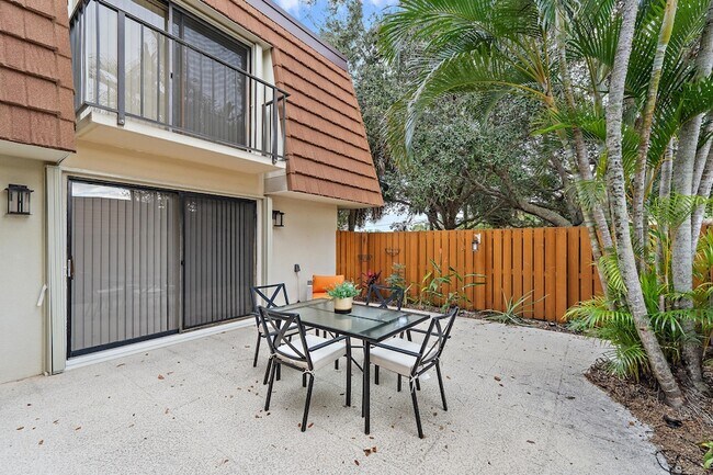 Building Photo - 3052 30th Ct