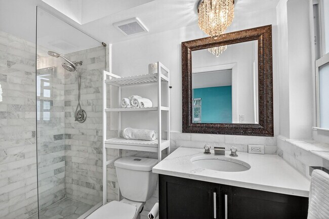 Building Photo - 113 Park Ln E