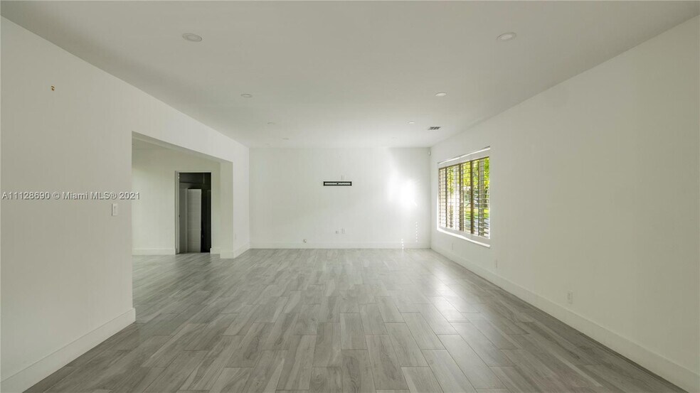 Building Photo - 10 Prospect Dr