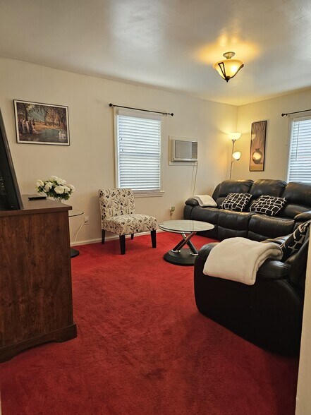 Primary Photo - 55 Fieldmere St