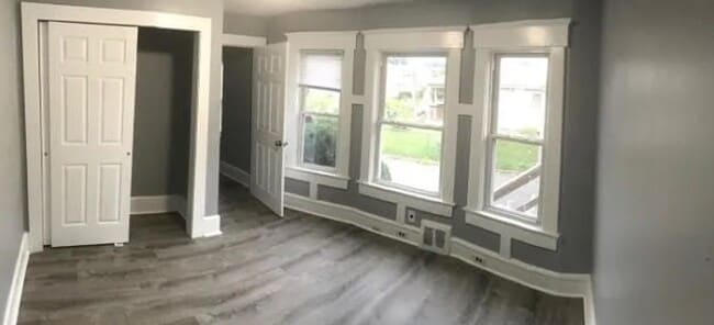 Building Photo - 237 Park Ln