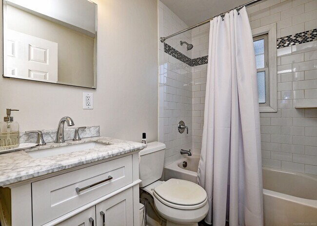 Building Photo - 40 Hazelwood Ave