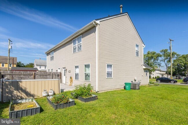 Building Photo - 518 N Repauno Ave