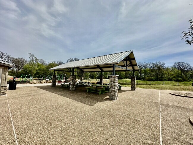 Building Photo - 6747 Winterwood Ave