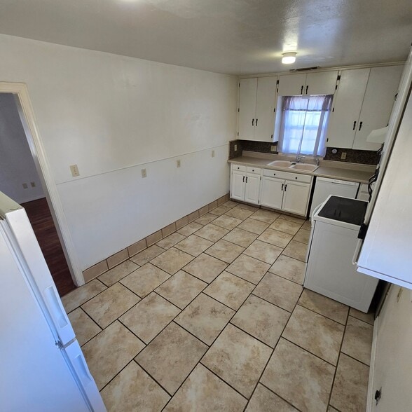 Building Photo - 4003 S Bowie St