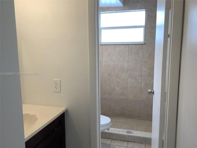 Building Photo - 420 NW 11th Ave