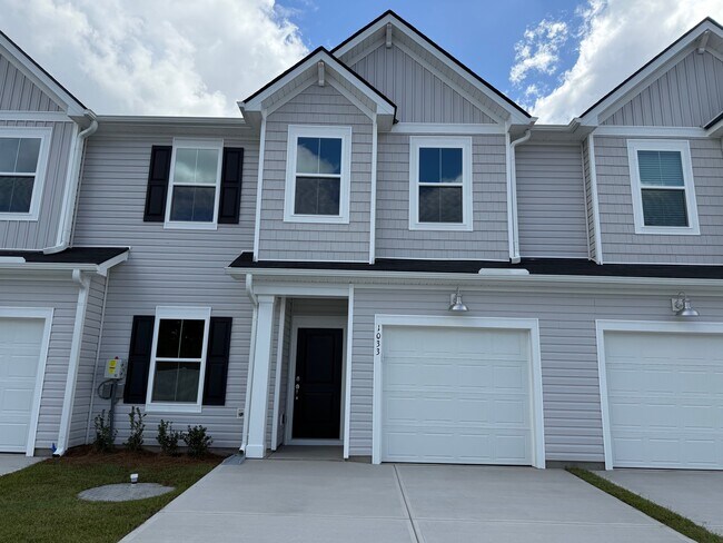 Primary Photo - 1033 Arborwood Ln SW
