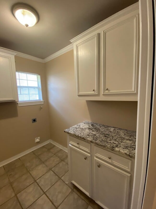 Building Photo - Golden Meadows Rental