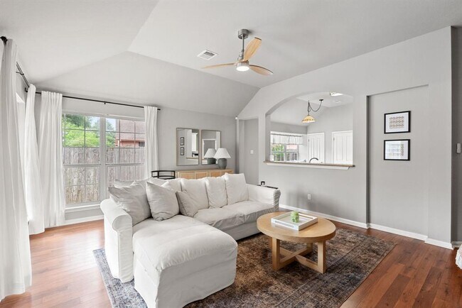 Building Photo - 9305 Donner Ln