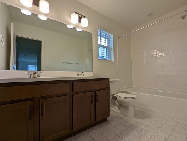 Second Floor Bath - 6098 N Nepal Ct