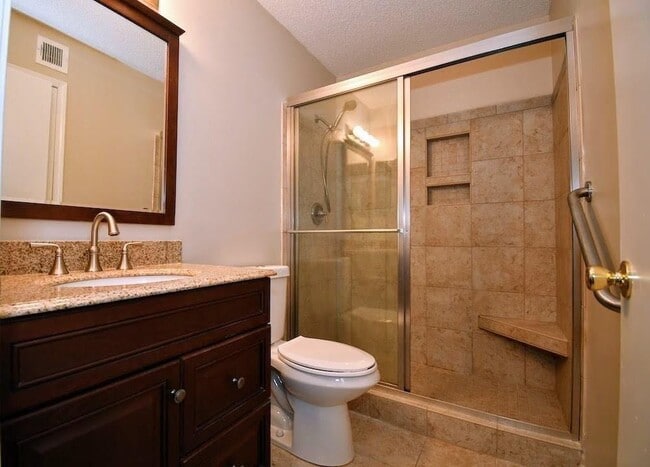 Building Photo - 1605 Huntingdon Chase