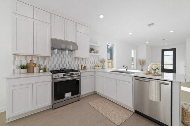 Building Photo - 6610 Sunset Velvet Dr