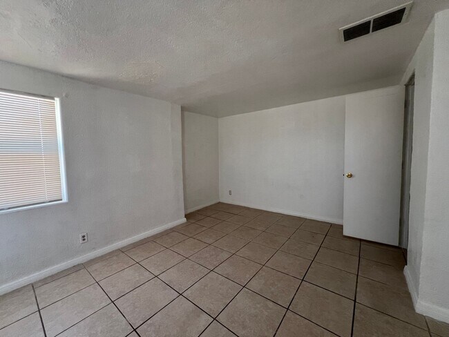 Building Photo - P026