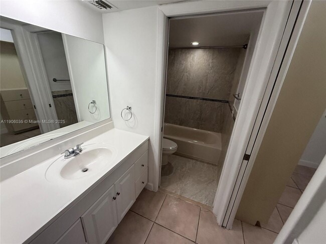 Building Photo - 10875 SW 112th Ave