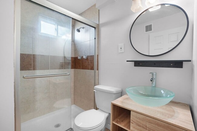 Building Photo - Spacious 4-Bedroom Home Near STL Airport i...
