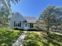 Building Photo - 200 E 2nd St