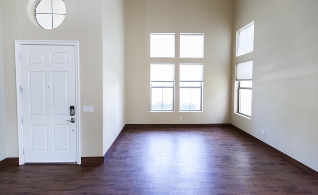 Building Photo - Rhodes Ranch Golf Course View