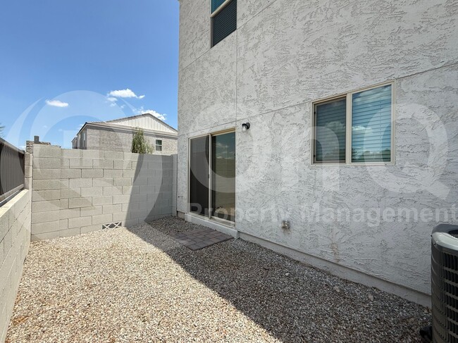 Building Photo - 2234 W El Caro Dr