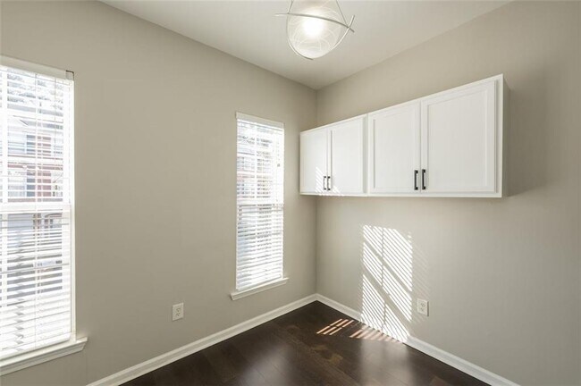 Building Photo - 3177 Mill Springs Cir NE