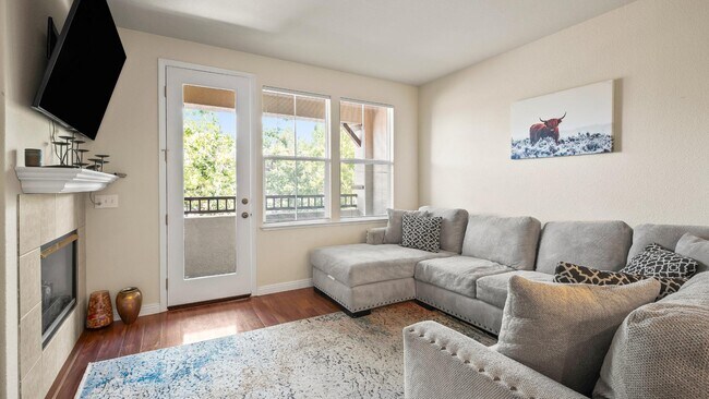Building Photo - 2862 Pearblossom Dr