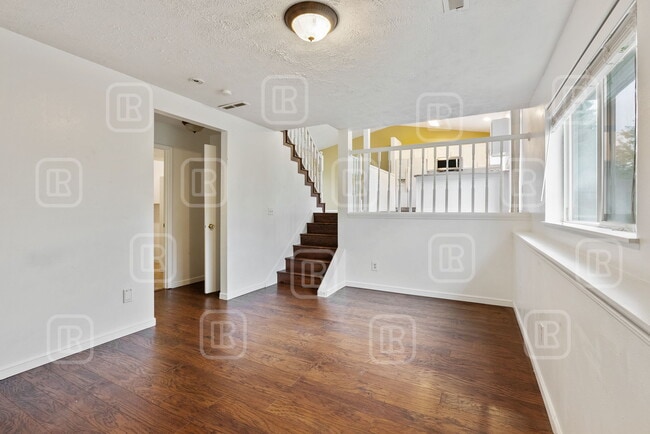 Building Photo - 23713 E Maxwell Ave