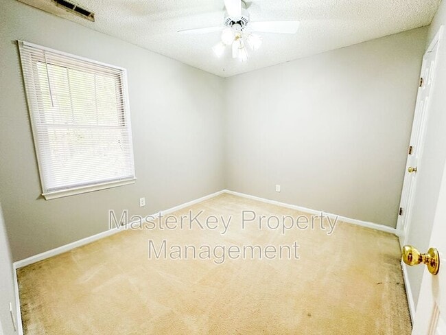 Building Photo - 3632 Manford Dr
