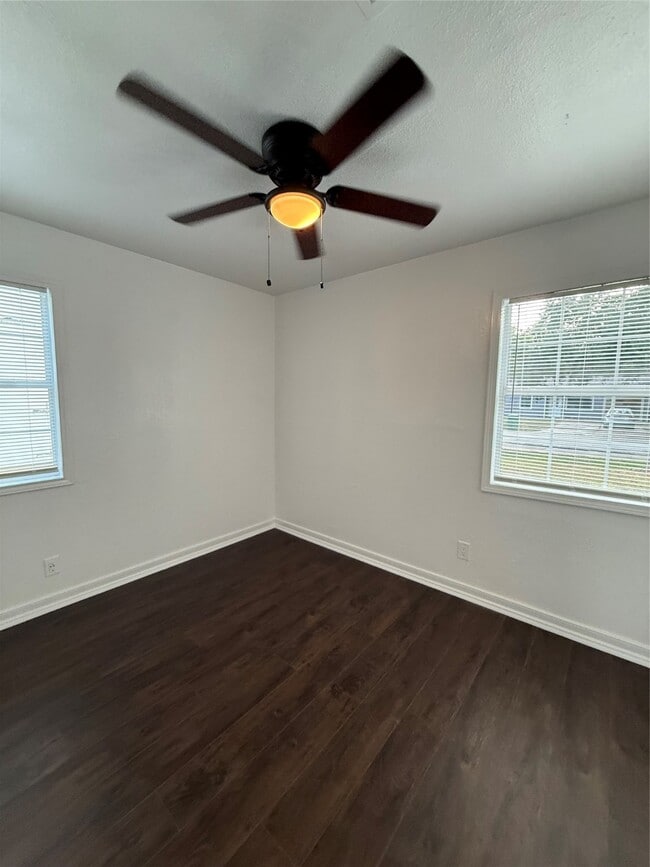 Building Photo - 9433 Rosehaven Dr
