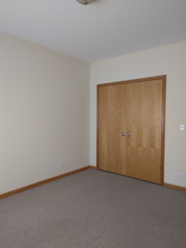 Building Photo - 5761 Higgins W Ave