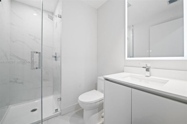 Building Photo - 700 NE 24th St