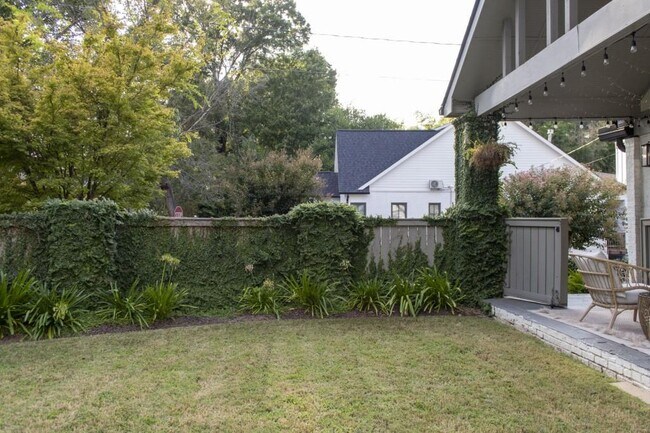 Building Photo - 801 Durant Pl NE