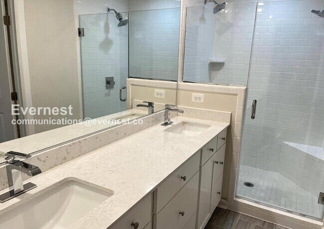 Building Photo - 3 Bed/2.5 Bath Townhome with Garage / Pet-Friendly / Available Soon!