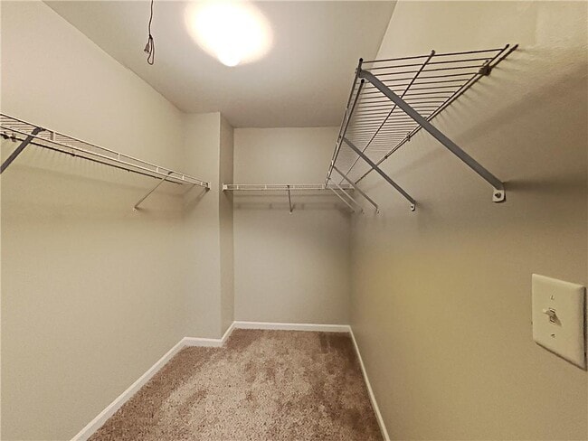 Building Photo - 2184 Longmont Dr